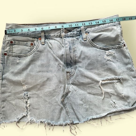 Levi’s Denim Mini Skirt - Picture 3 of 9